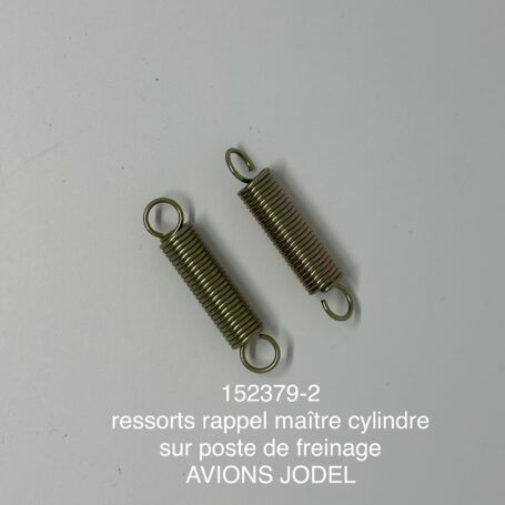 ressort rappel maitre cylindre sur poste de freinage