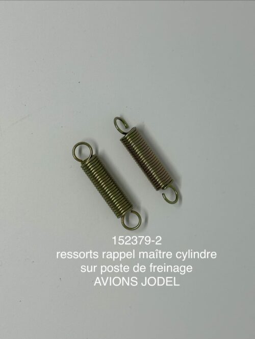 ressort rappel maitre cylindre sur poste de freinage